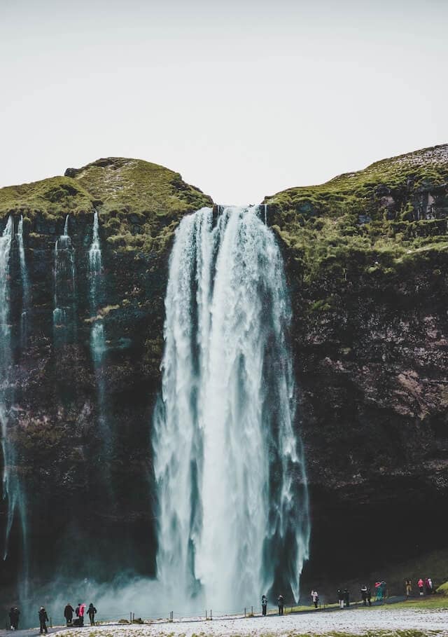 About Us 5 collins lesulie Q7QM2WSOTs4 unsplash 1