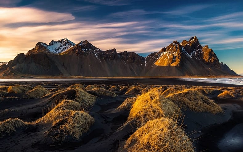 "Iceland Travel Essentials: Unlocking the Secrets of a Nordic Wonderland" 3 iceland travel agency